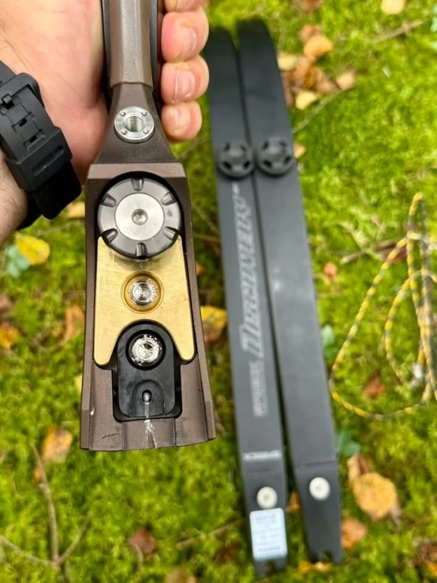 Archery Recurve Bow Samick Discovery 40lbs - Image 2