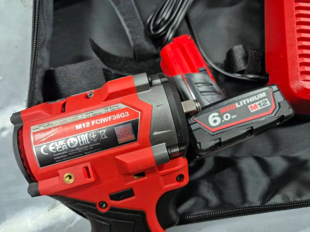 Milwaukee M12 Fuel 3/8' Stubby Impact Wrench Kit - Image 3