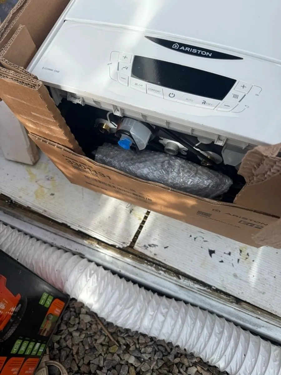 Ariston 24e Combi Boiler - Image 2