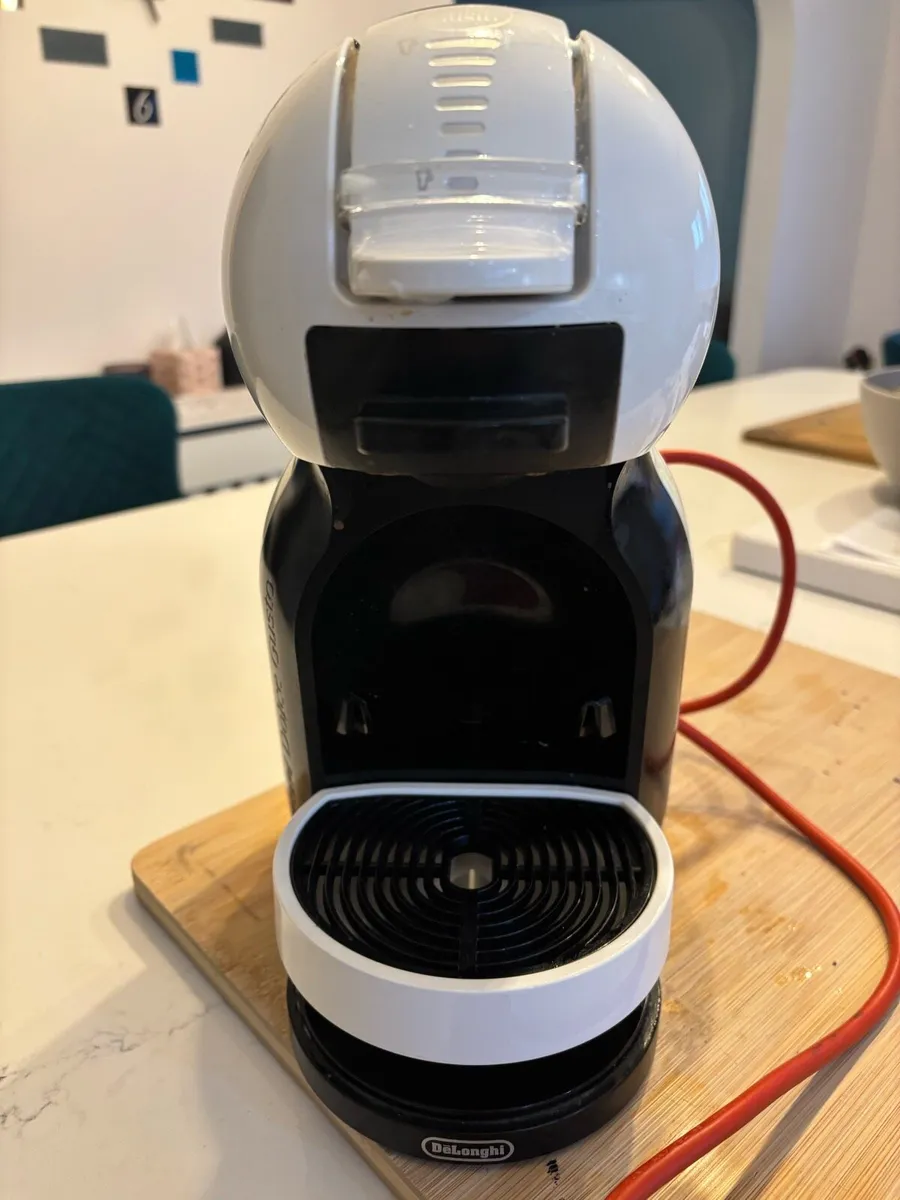 Delongi dulco gusto coffee machine - Image 1
