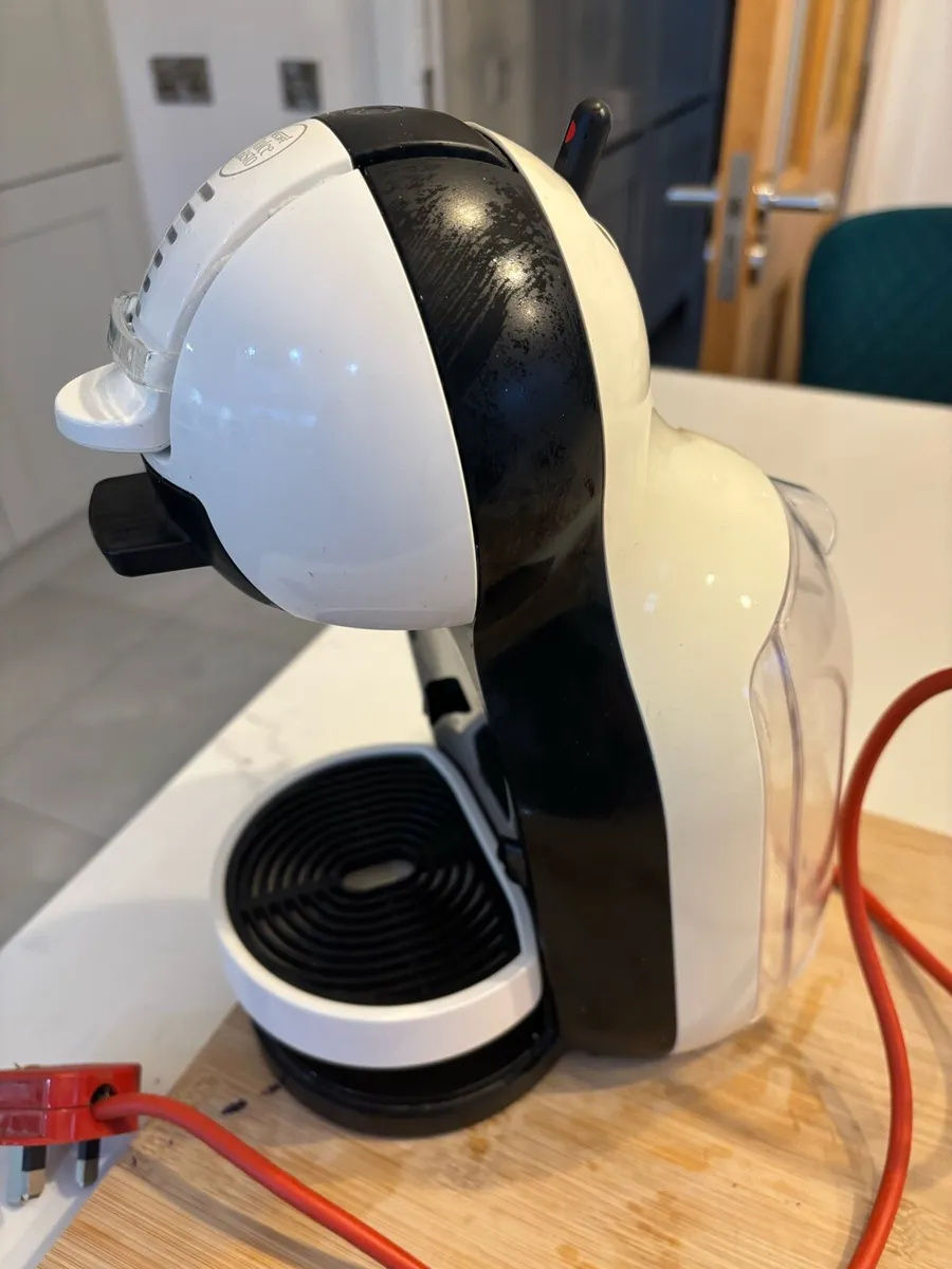 Delongi dulco gusto coffee machine - Image 2
