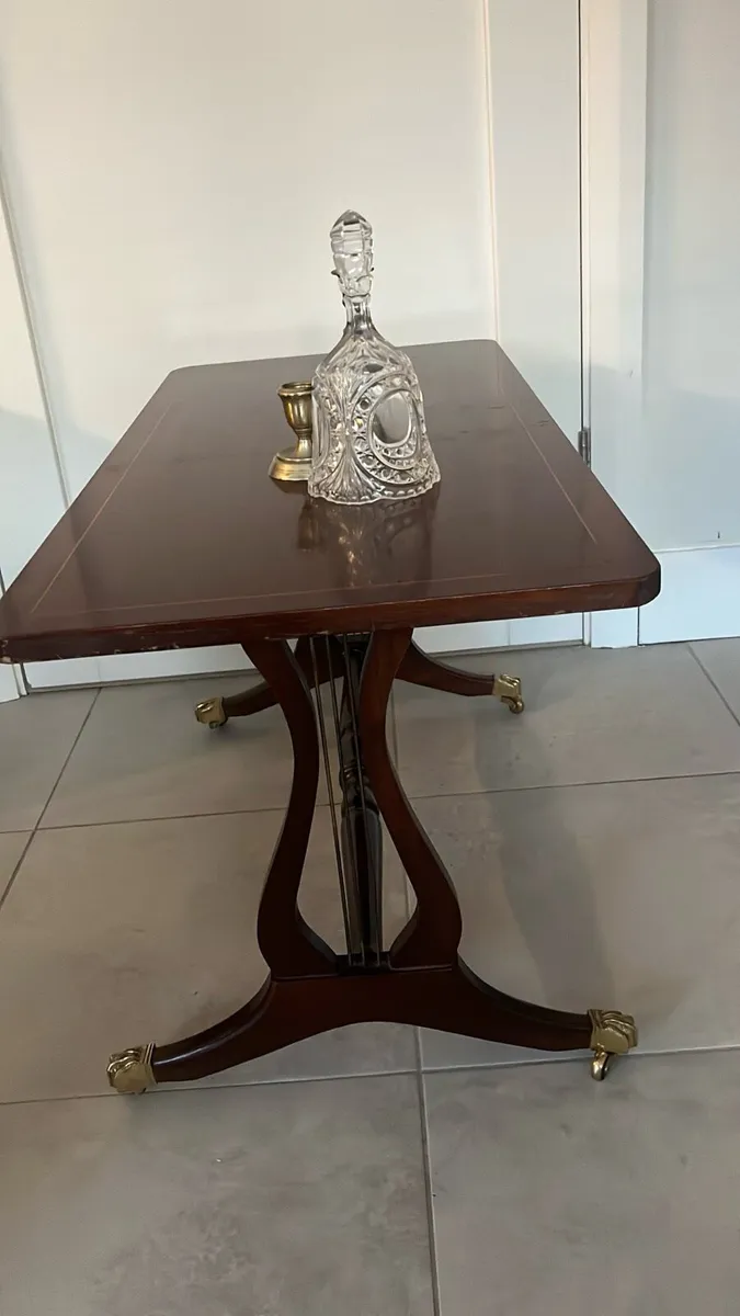 Beautiful Regency-Style Mahoghany coffe Table - Image 4