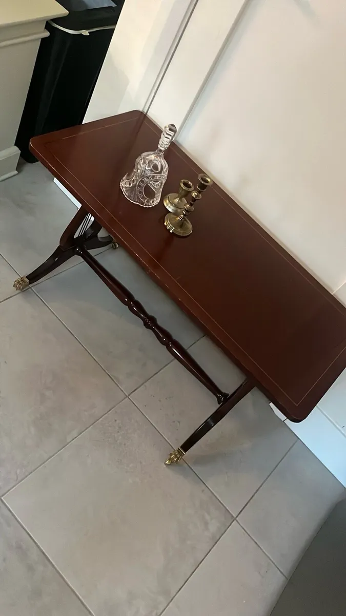 Beautiful Regency-Style Mahoghany coffe Table - Image 2