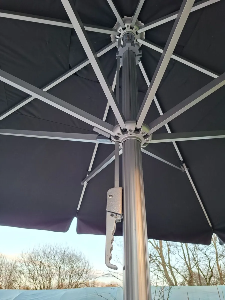 LARGE COMMERCIAL PARASOL - Image 2