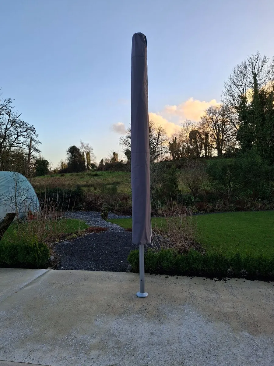 LARGE COMMERCIAL PARASOL - Image 4