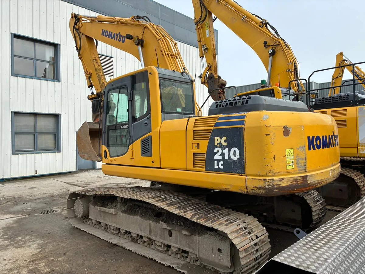 Komatsu PC210LC - Image 4