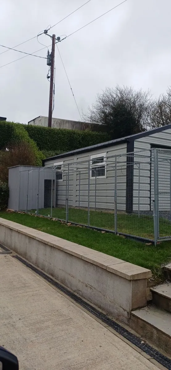 Dog run and house - Image 1