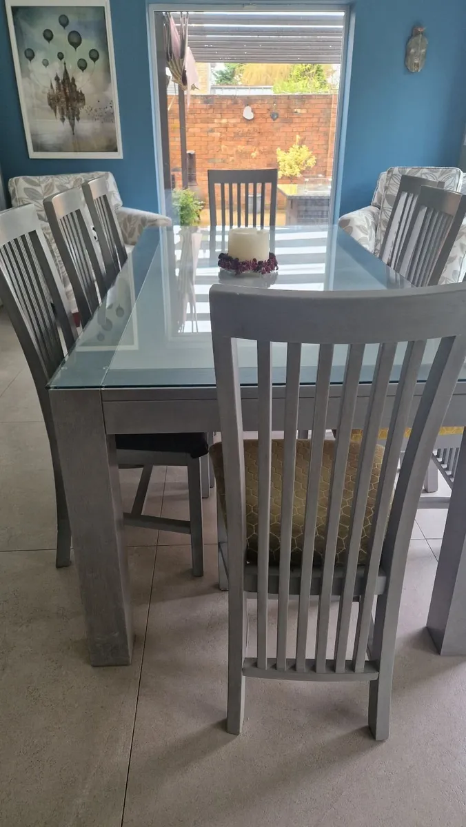 Dining table and chairs - Image 1