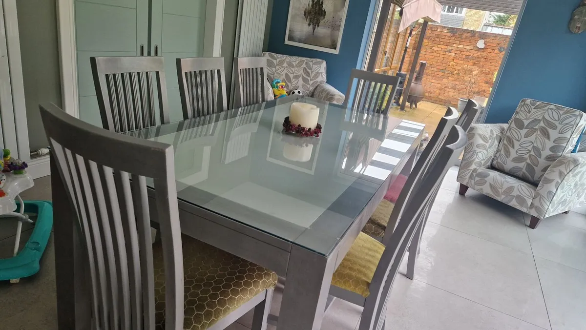 Dining table and chairs - Image 2