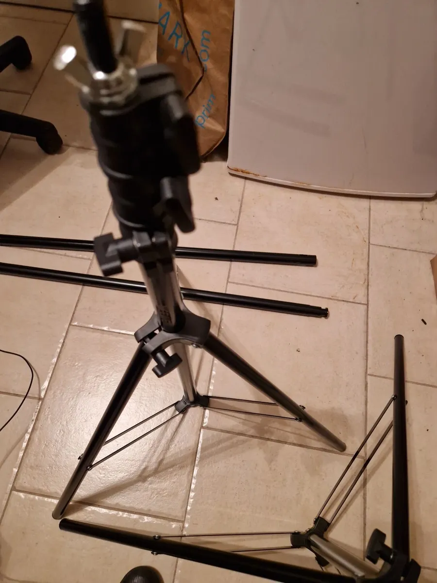 NEEWER, 2 Photography Tripods & Light Enhancer - Image 3