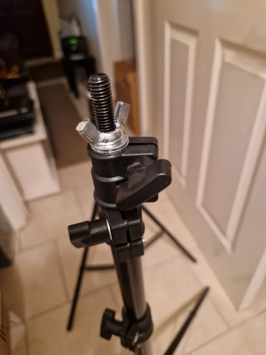 NEEWER, 2 Photography Tripods & Light Enhancer - Image 4