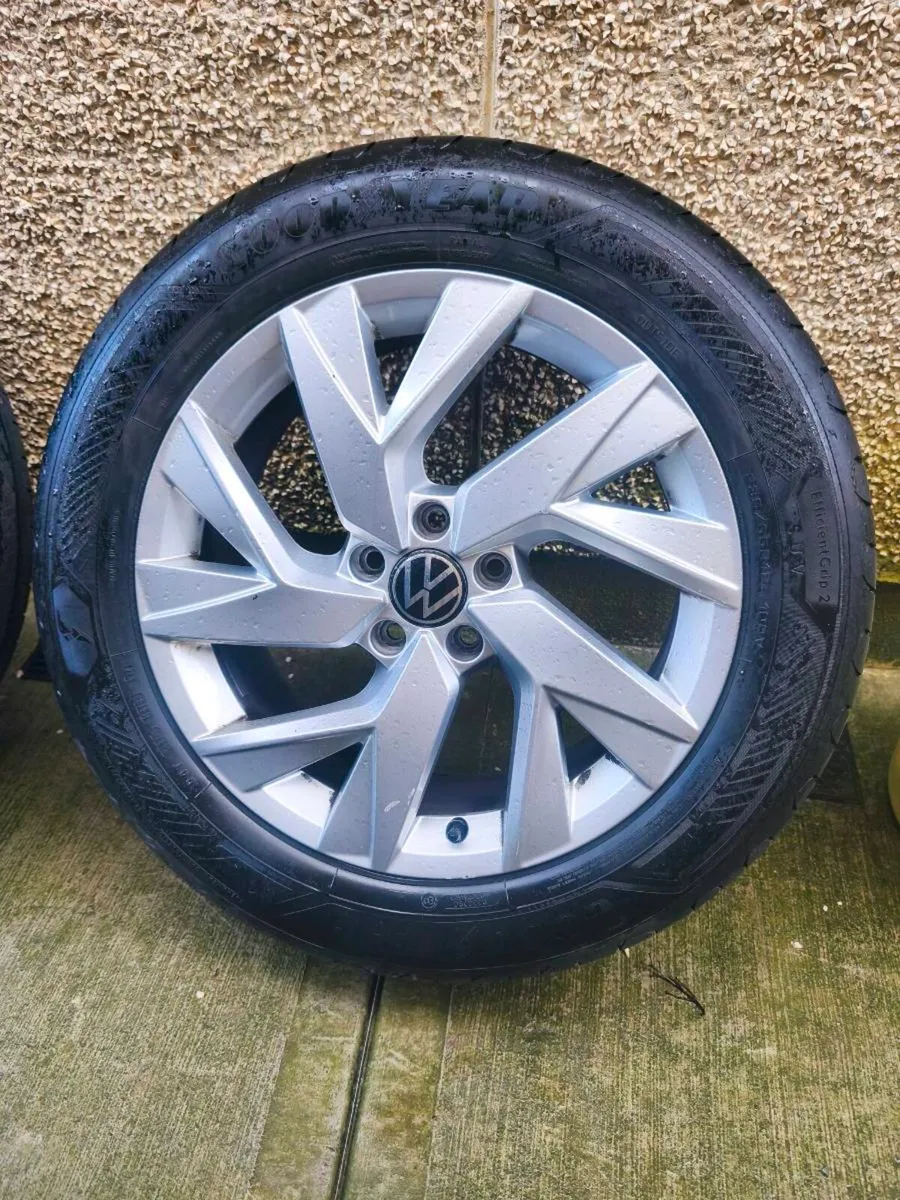 Genuine 18" Volkswagen Alloy Wheels and Tyres - Image 4
