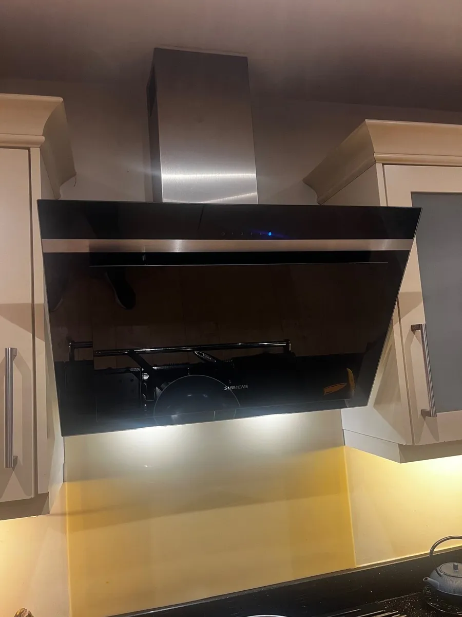 Extractor hood