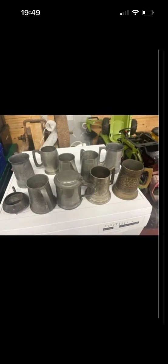 Lot of pewter and brass tankards - Image 1