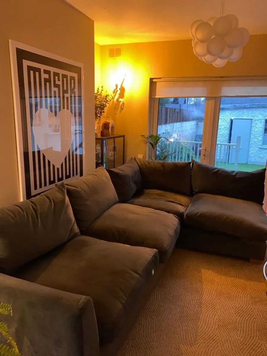 Navy velvety soft couch - Image 2