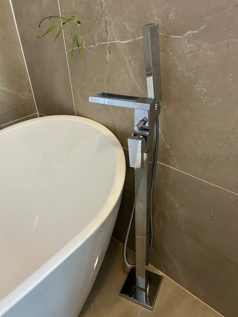Freestanding Bath for Sale - Image 3