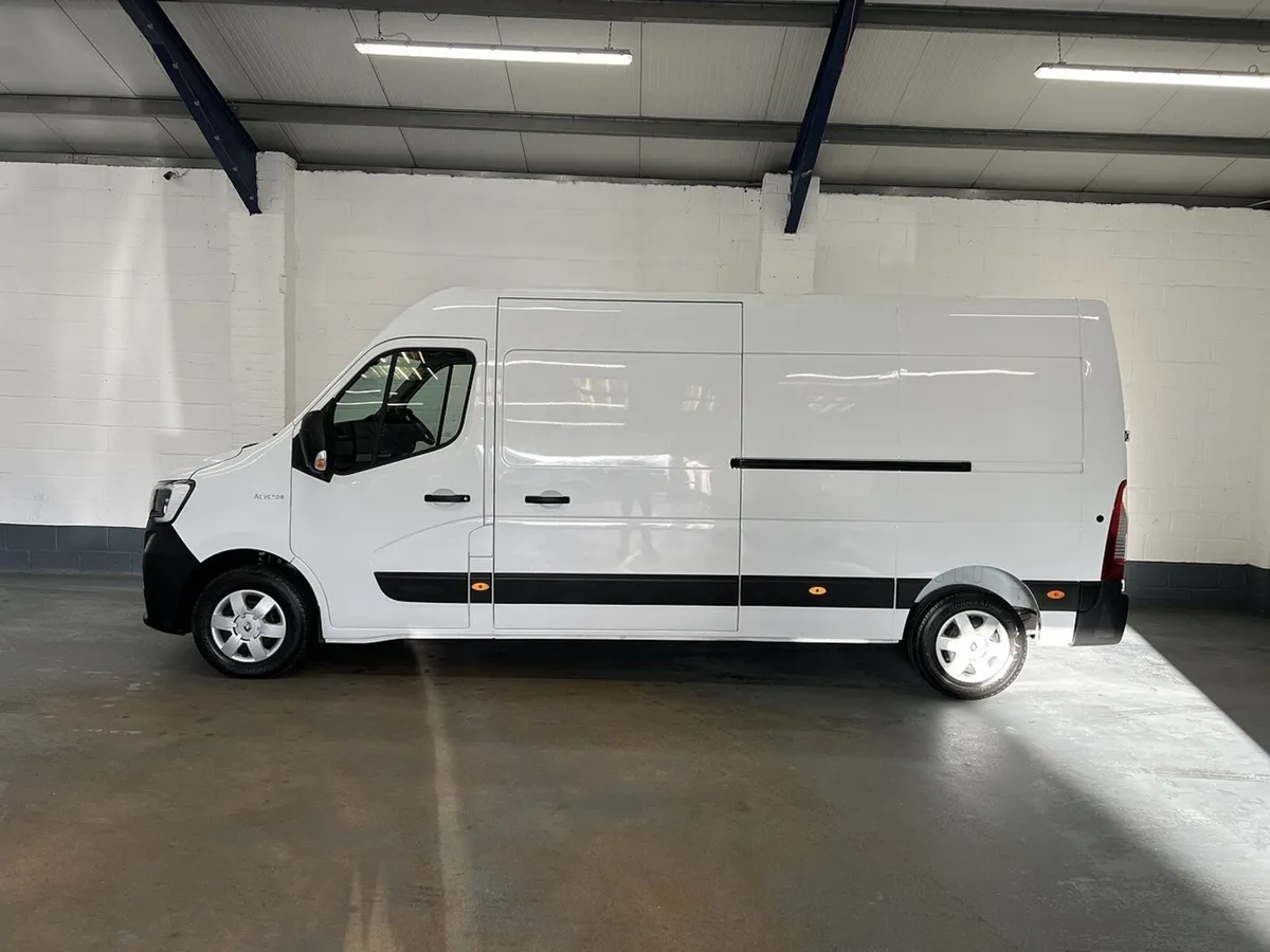 2024 Renault Master Medium Roof Panel Van - Image 1