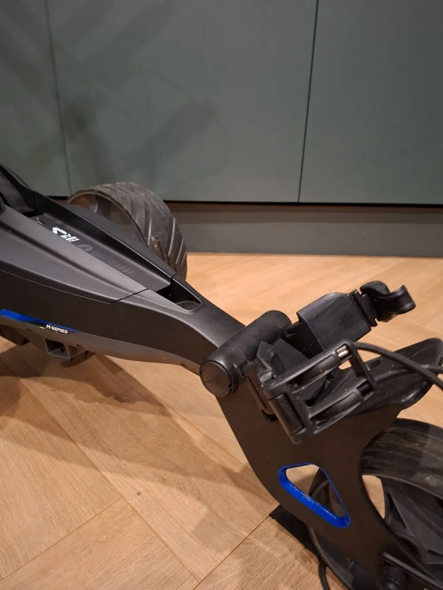 Motocaddy M5 GPS trolley - Image 3