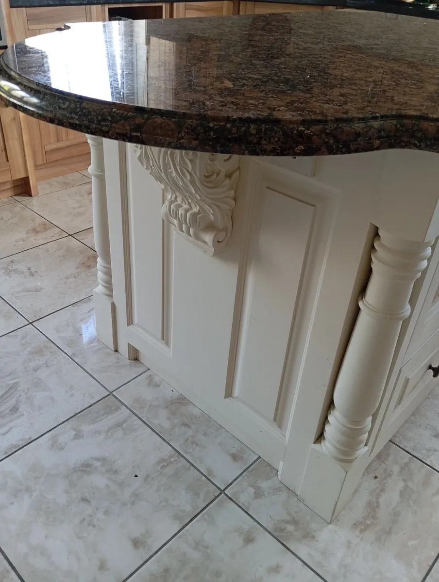 Kitchen island - Image 3