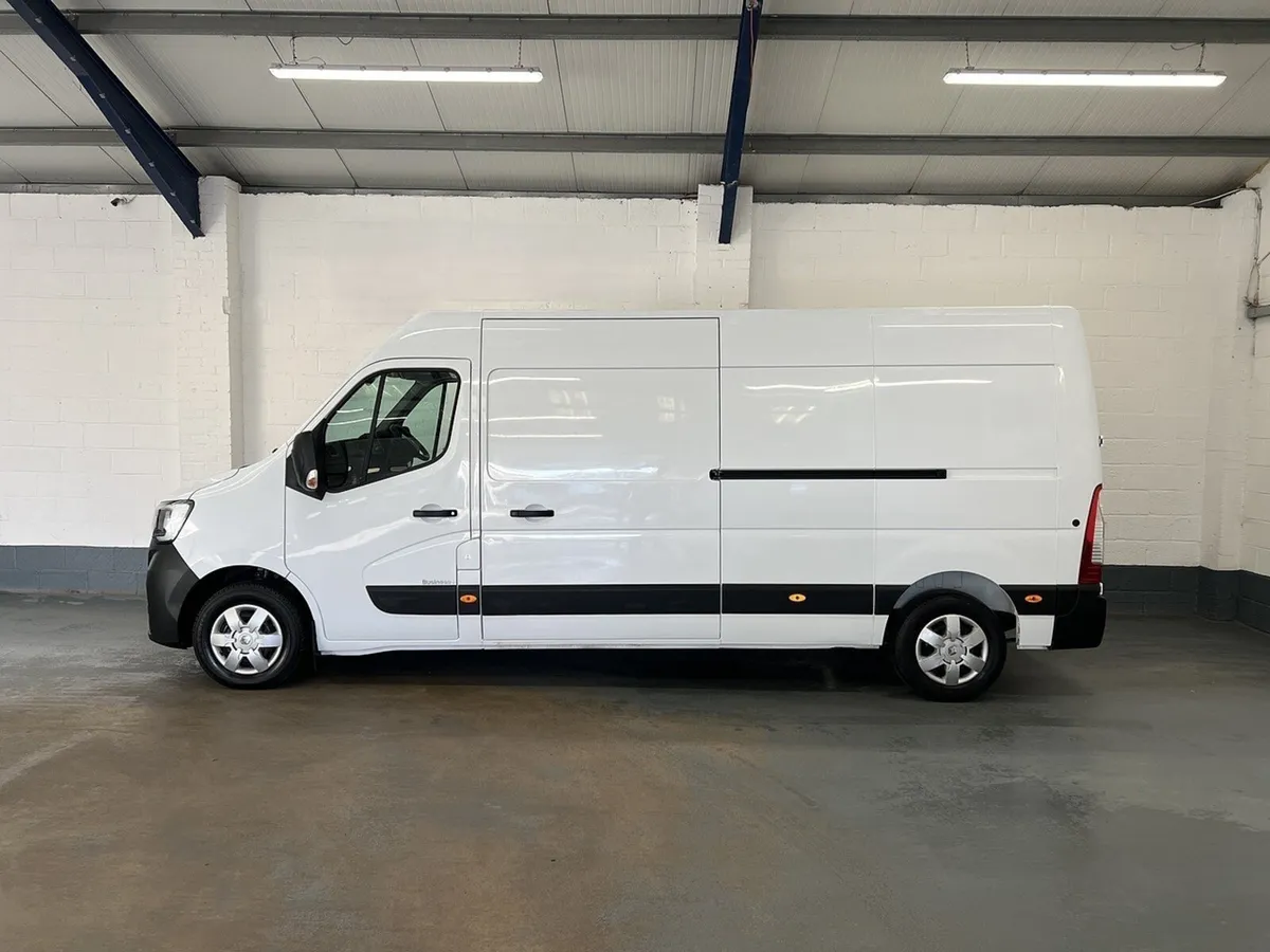 2023 Renault Master Medium Roof Panel Van - Image 1