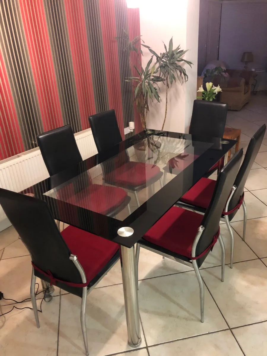 Table & 6 chairs
