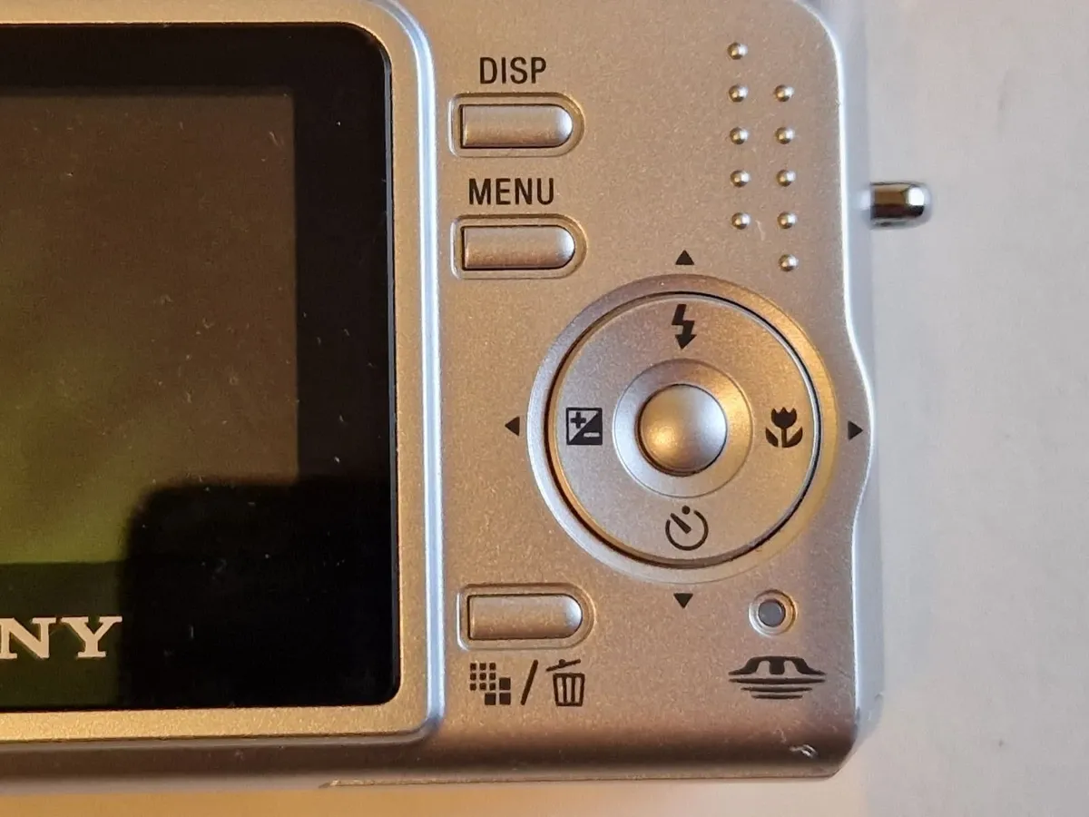 Sony DSC-S650 7.2 Megapixels Digital Camera AS NEW - Image 3