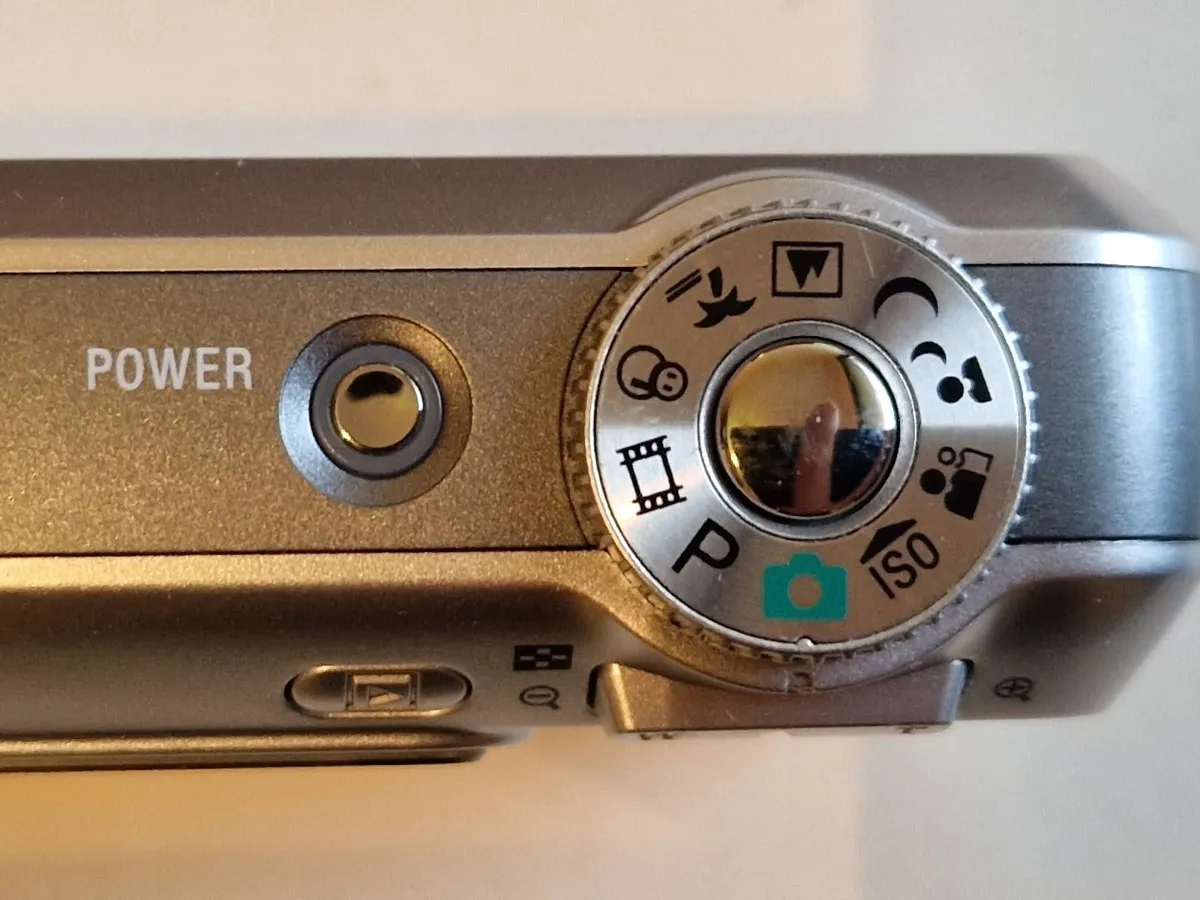 Sony DSC-S650 7.2 Megapixels Digital Camera AS NEW - Image 4