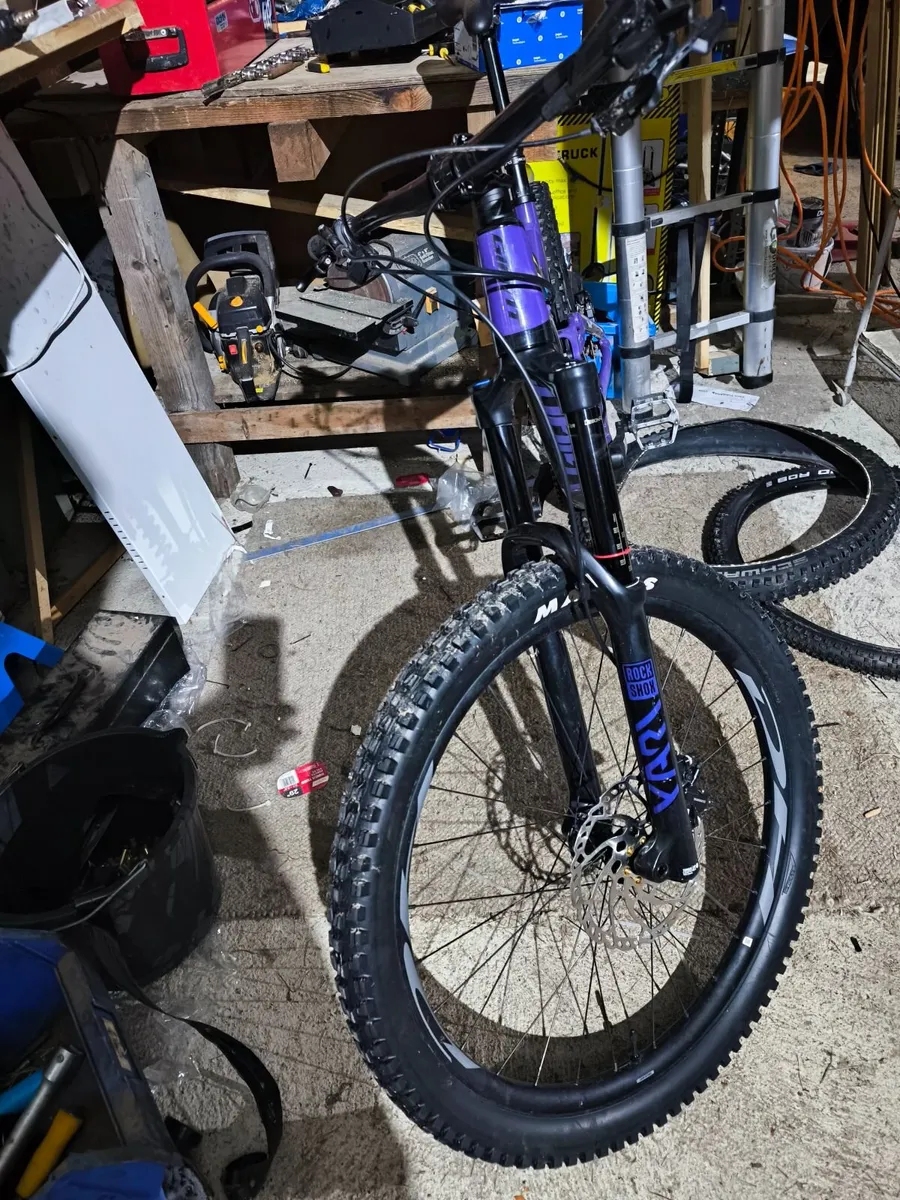 2022 Giant Reign SX 27.5 - Image 3