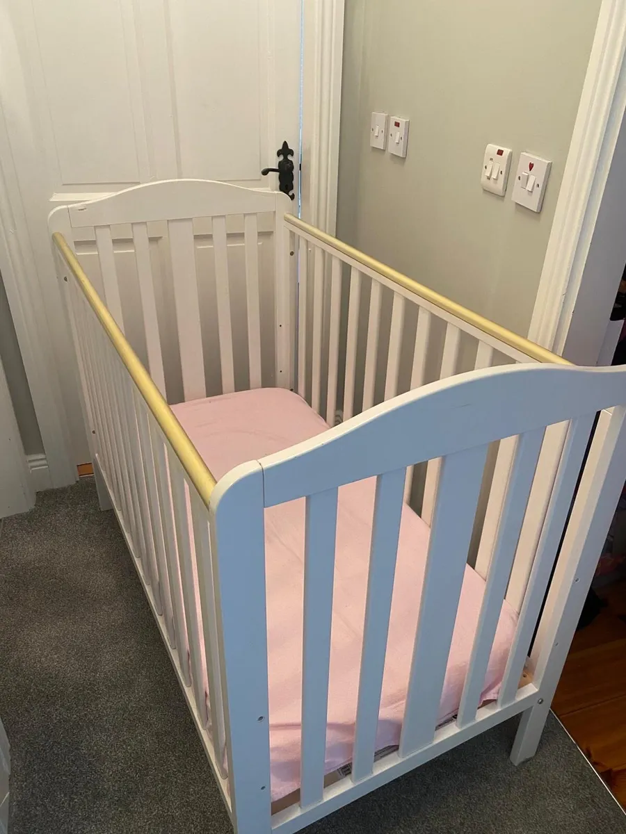White Cot - Image 1