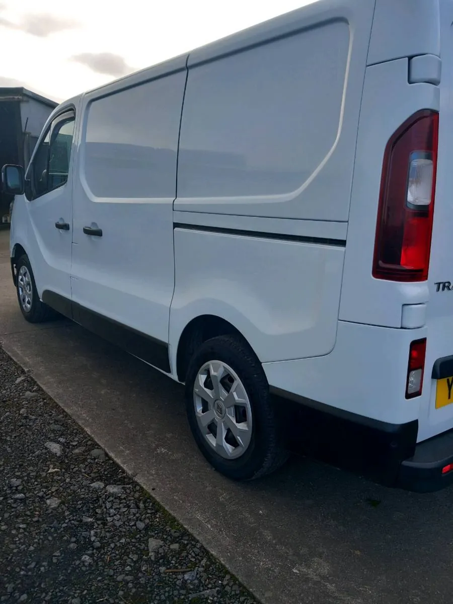 ☆☆☆2022 Renault Trafic 6 Speed 130bhp NO VAT☆☆☆ - Image 2