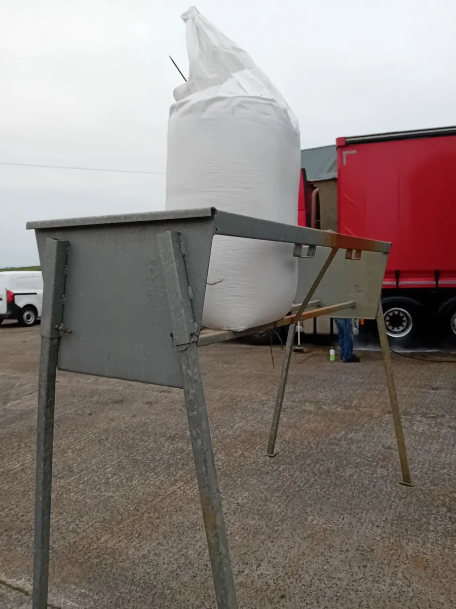Stands for holding Fertilizer Bags - Image 3