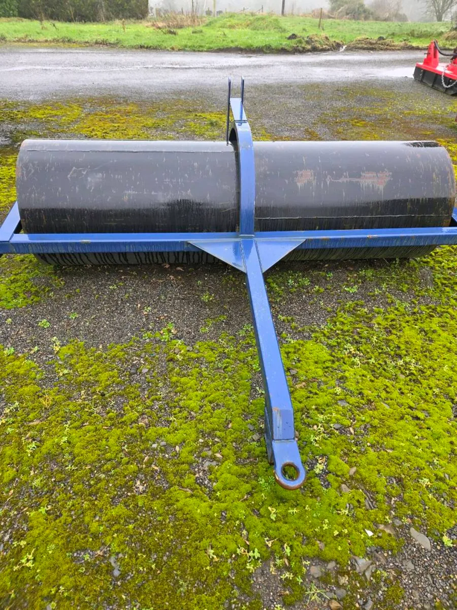 Roller and bale spike - Image 1