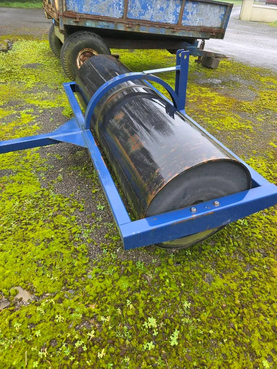 Roller and bale spike - Image 3