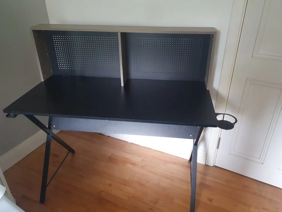 Gaming desk/ computer desk - Image 1