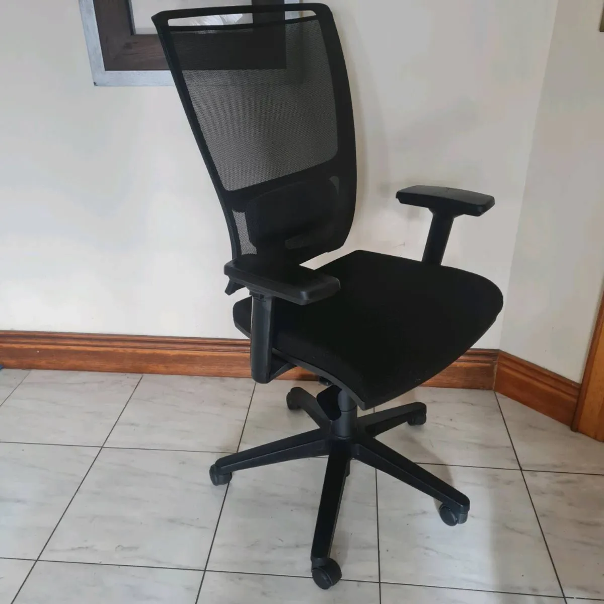 Black netback executive office chairs - Image 1