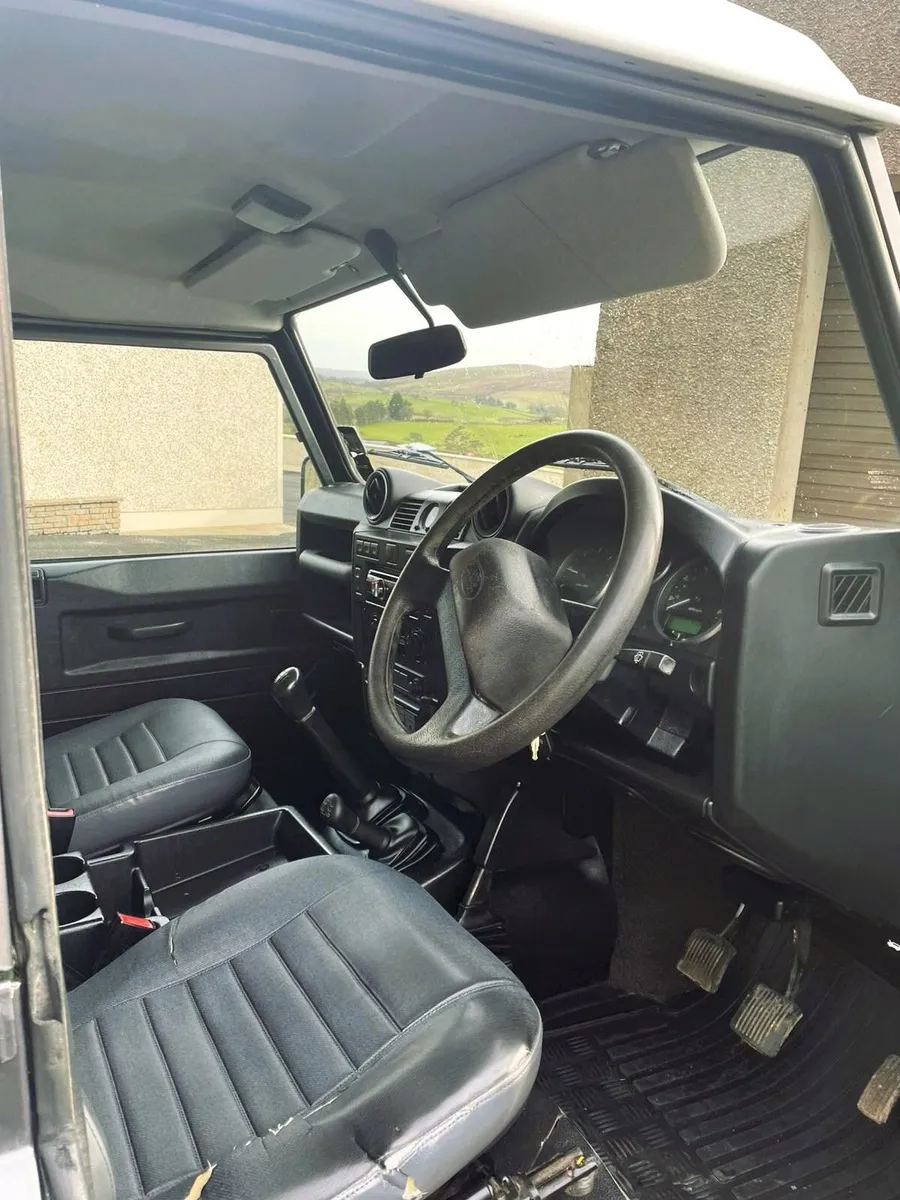 Land Rover Defender 2014 - Image 4