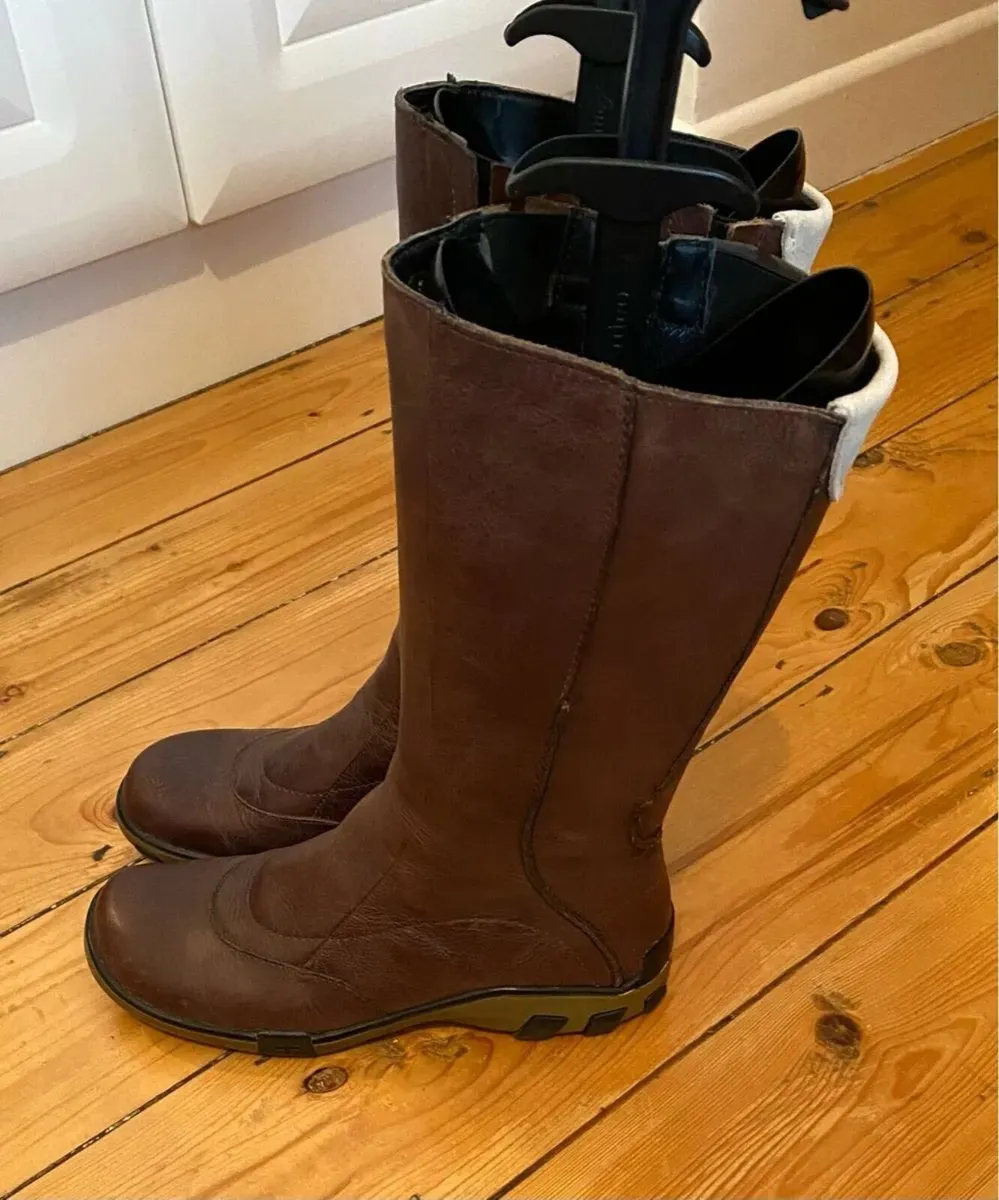 Dr Martens Authentic Leather Brown Boots Size 41/7 - Image 1