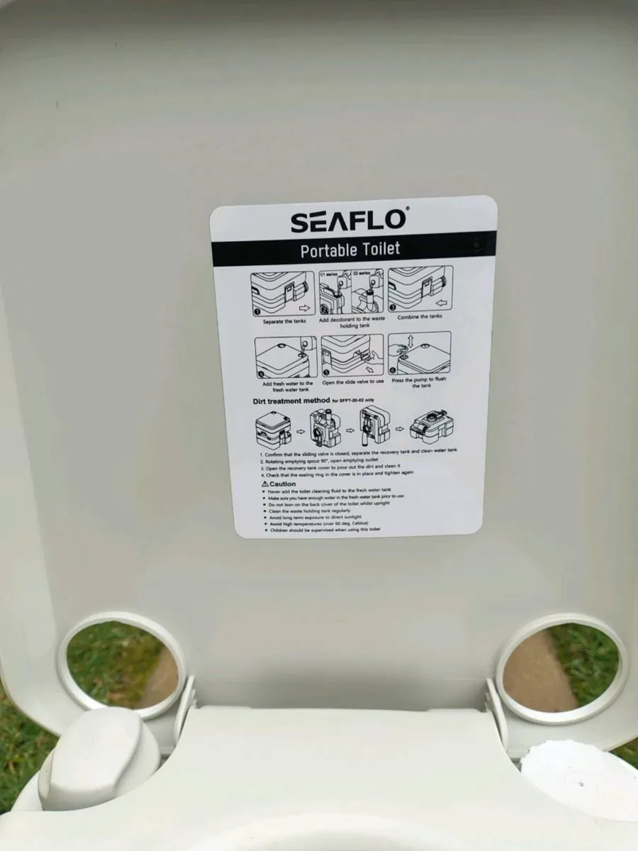 Chemical toilet - Image 3