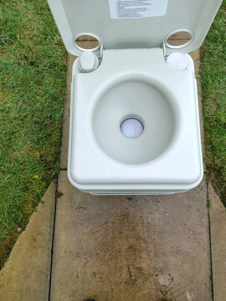 Chemical toilet - Image 2