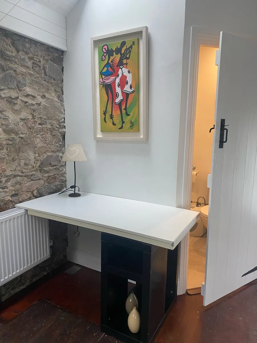 Studio Apartment to Let - Image 4