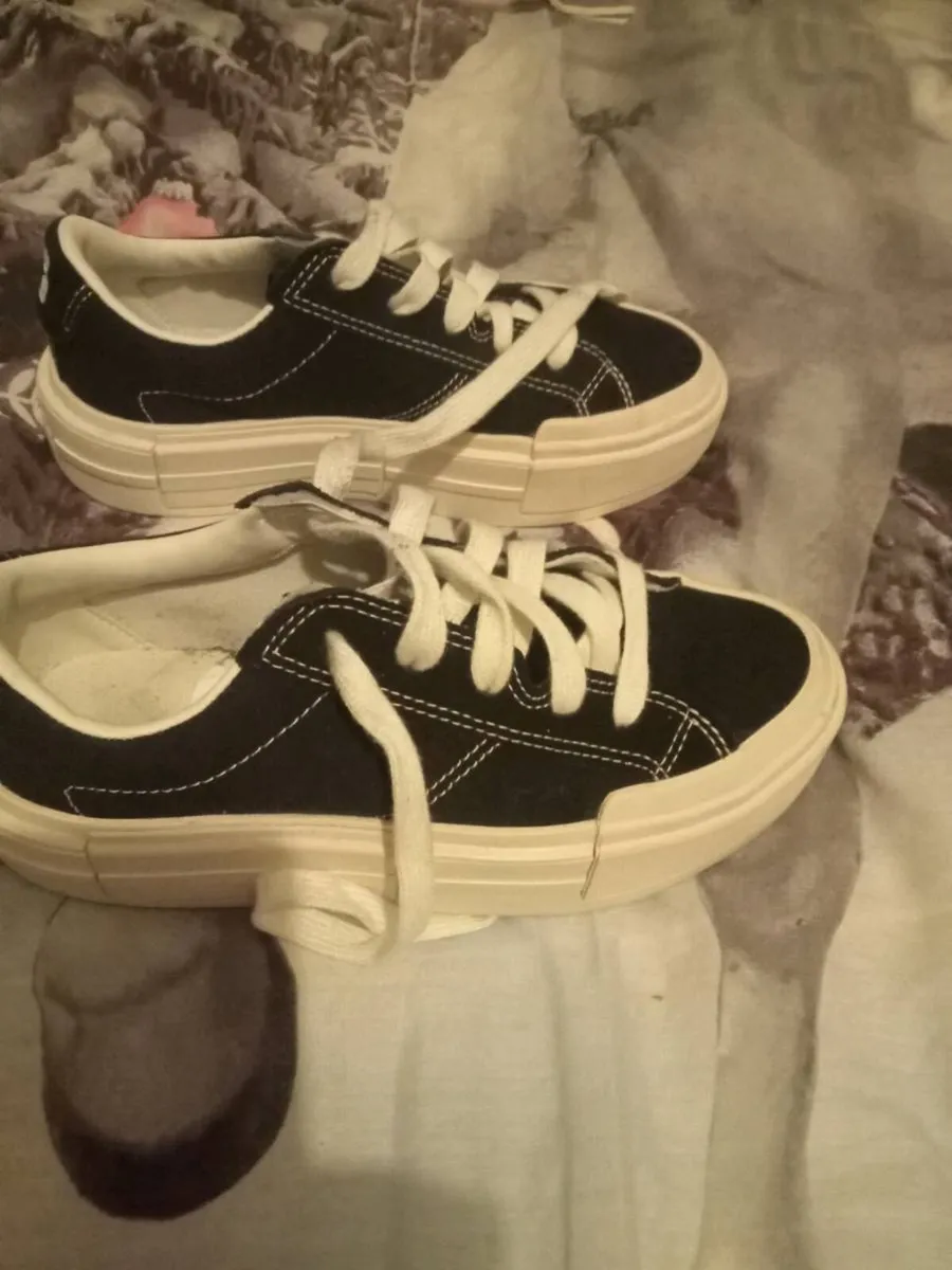 Ladies converse platform size 5 - Image 2