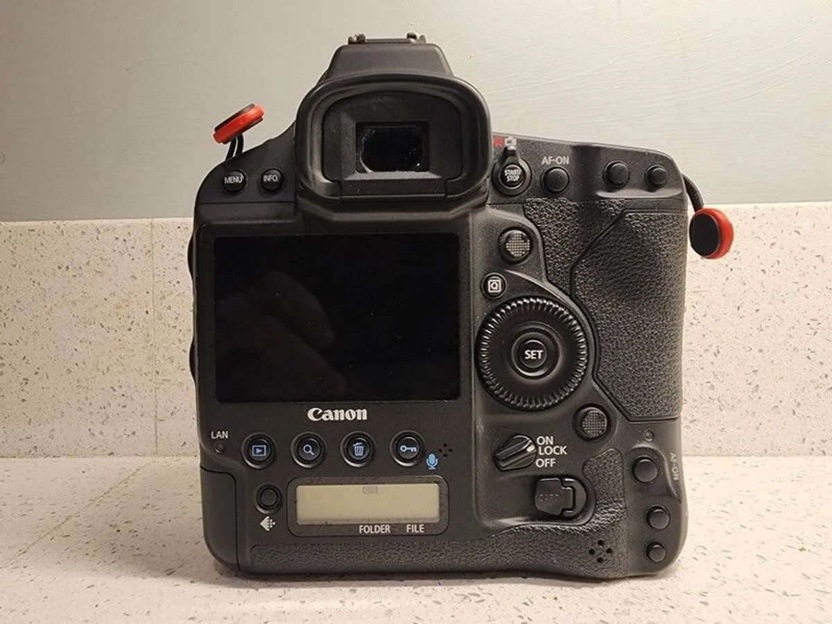 Canon 1DX Mark ii plus memory cards - Image 2