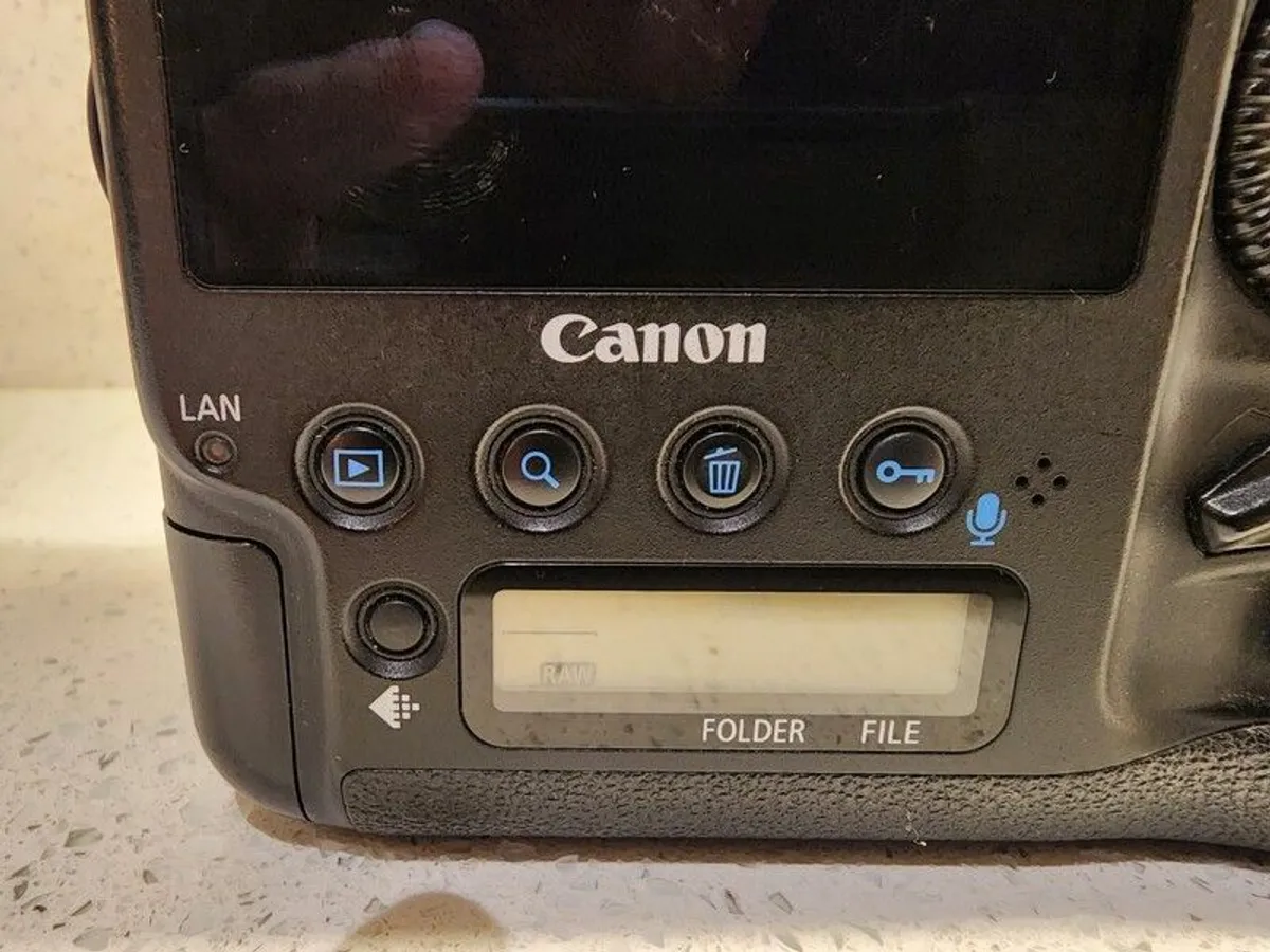 Canon 1DX Mark ii plus memory cards - Image 4