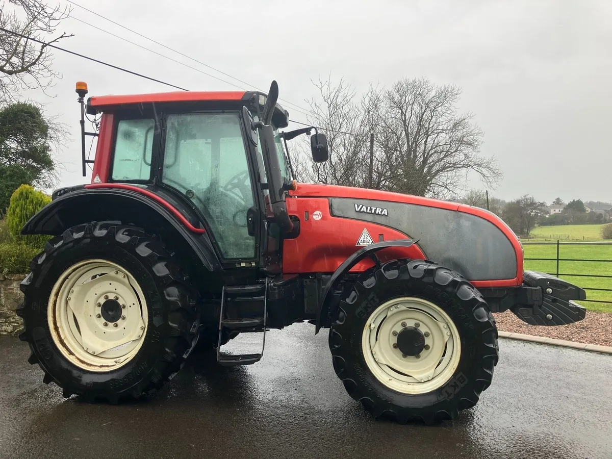 2011 VALTRA T 131. 4 WD - Image 2