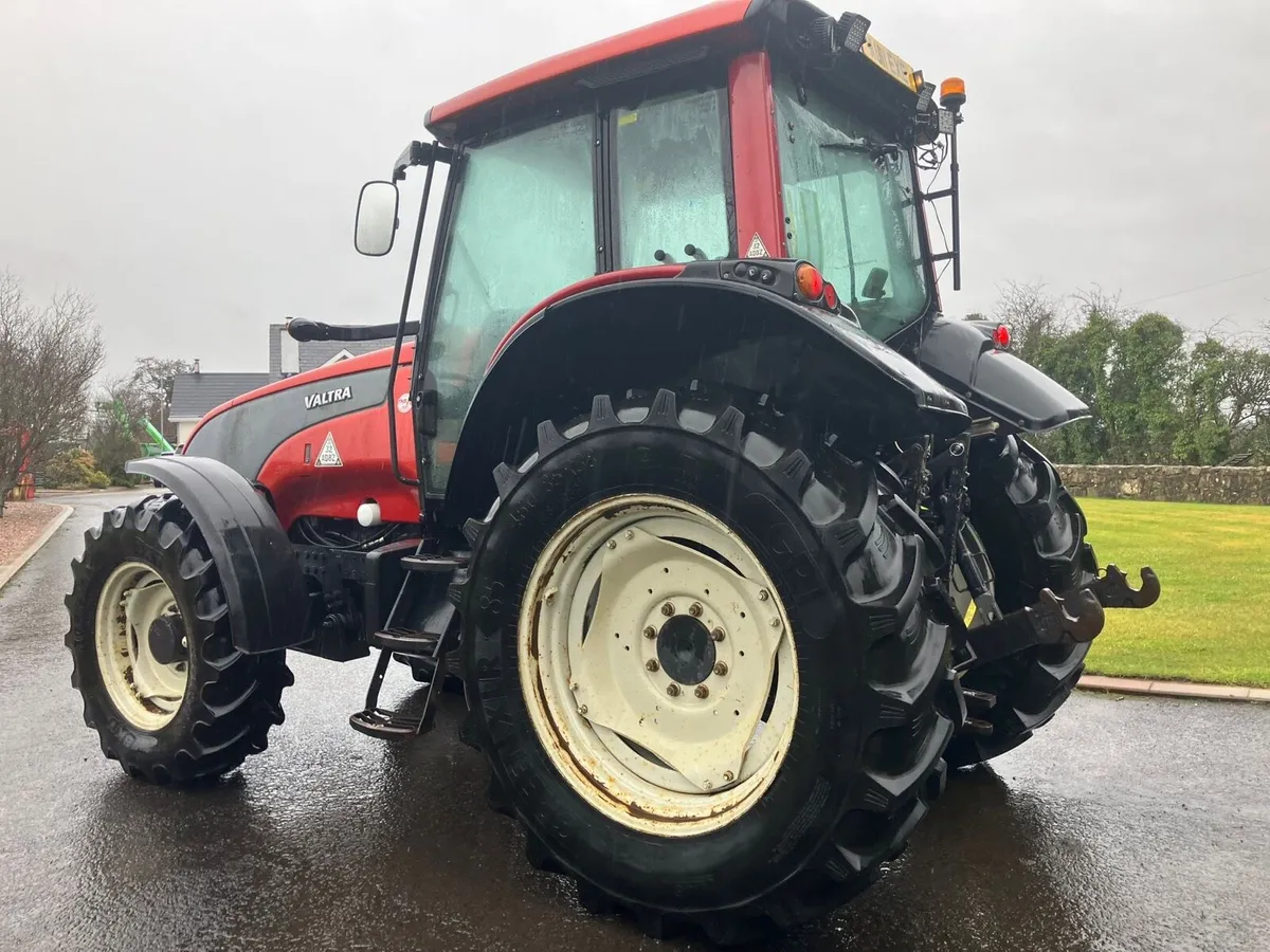 2011 VALTRA T 131. 4 WD - Image 4