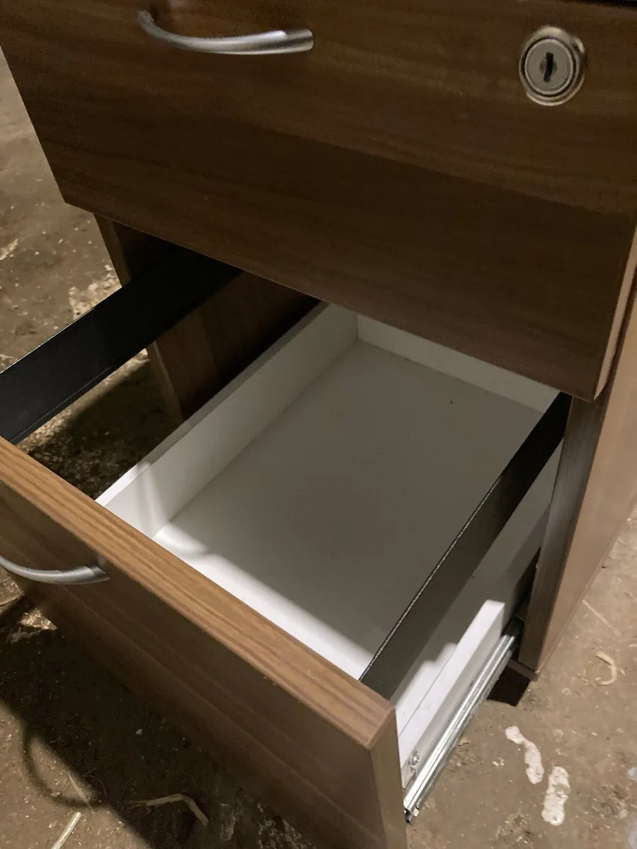 Office desk - Image 4