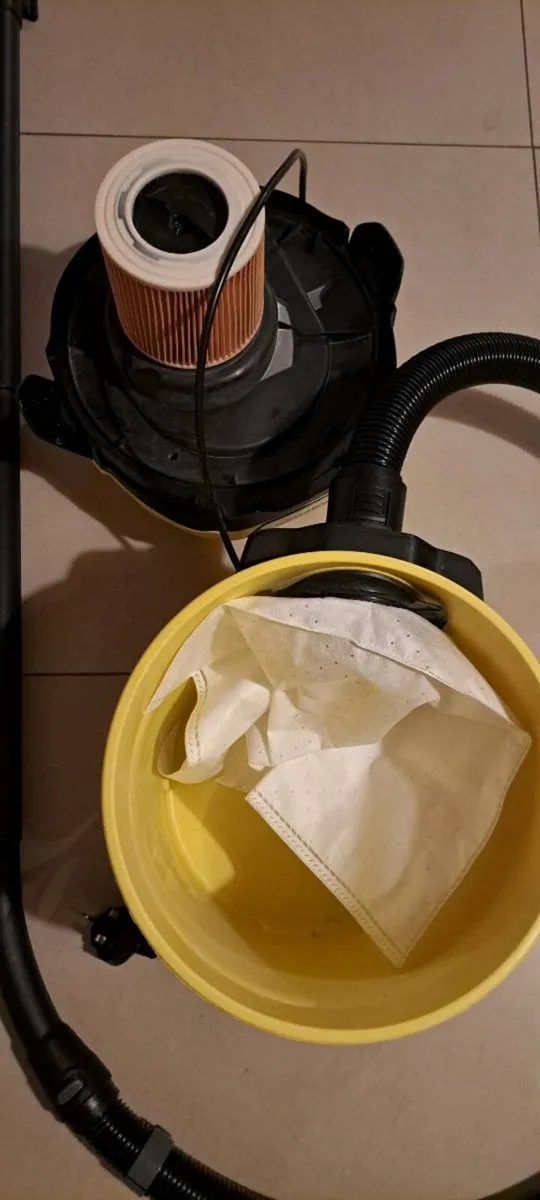 Karcher WD3 Wet and Dry Vacuum, Nearly New - Image 2