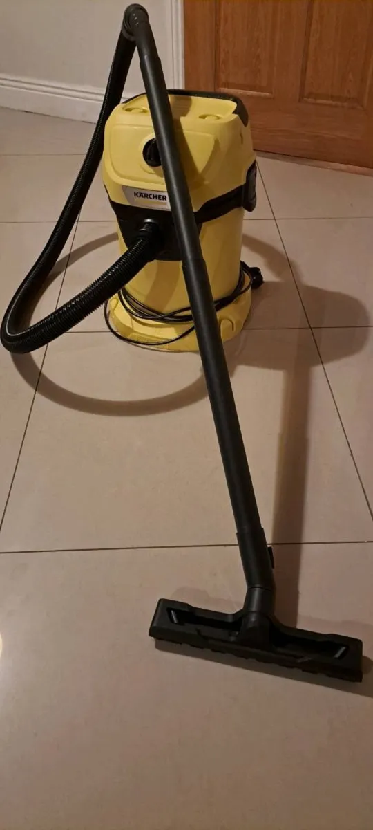 Karcher WD3 Wet and Dry Vacuum, Nearly New - Image 4