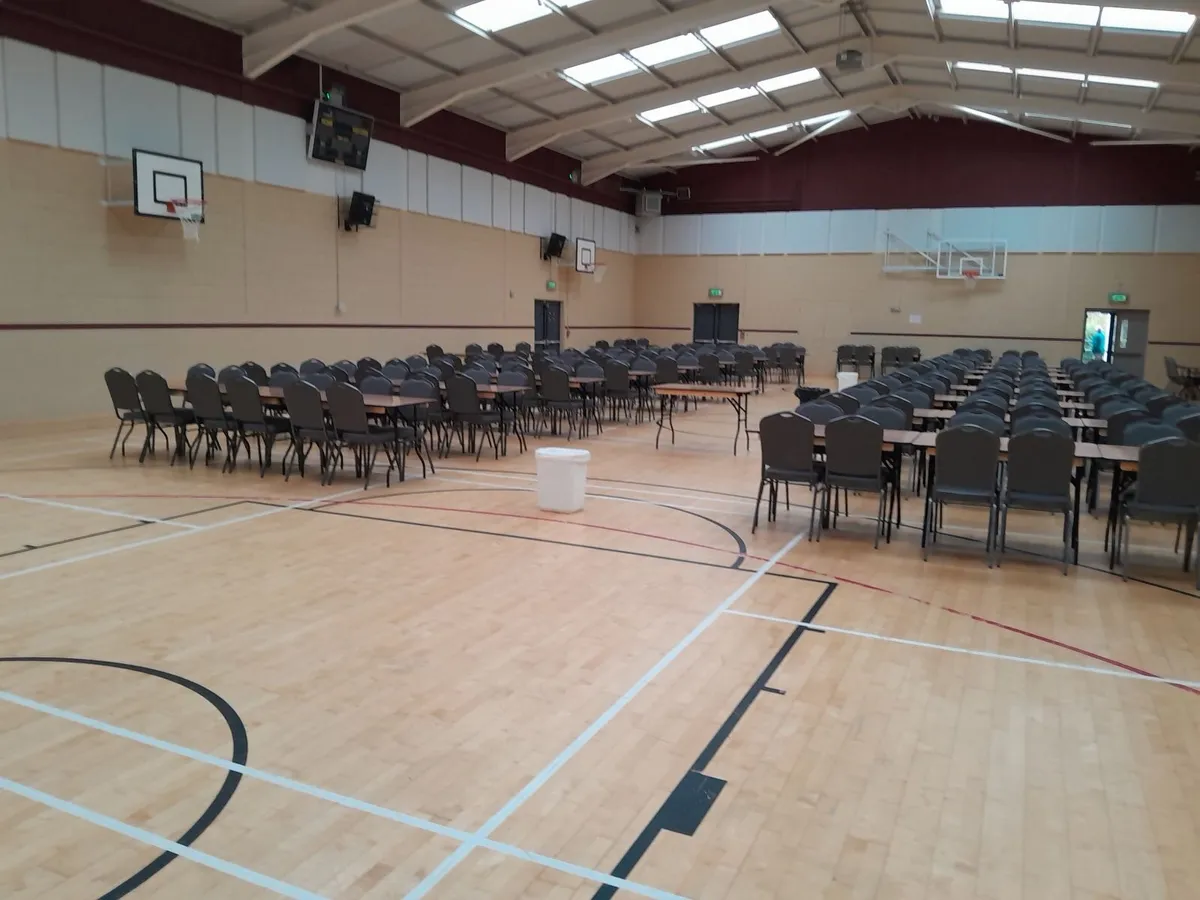 Banquet chairs - Image 2