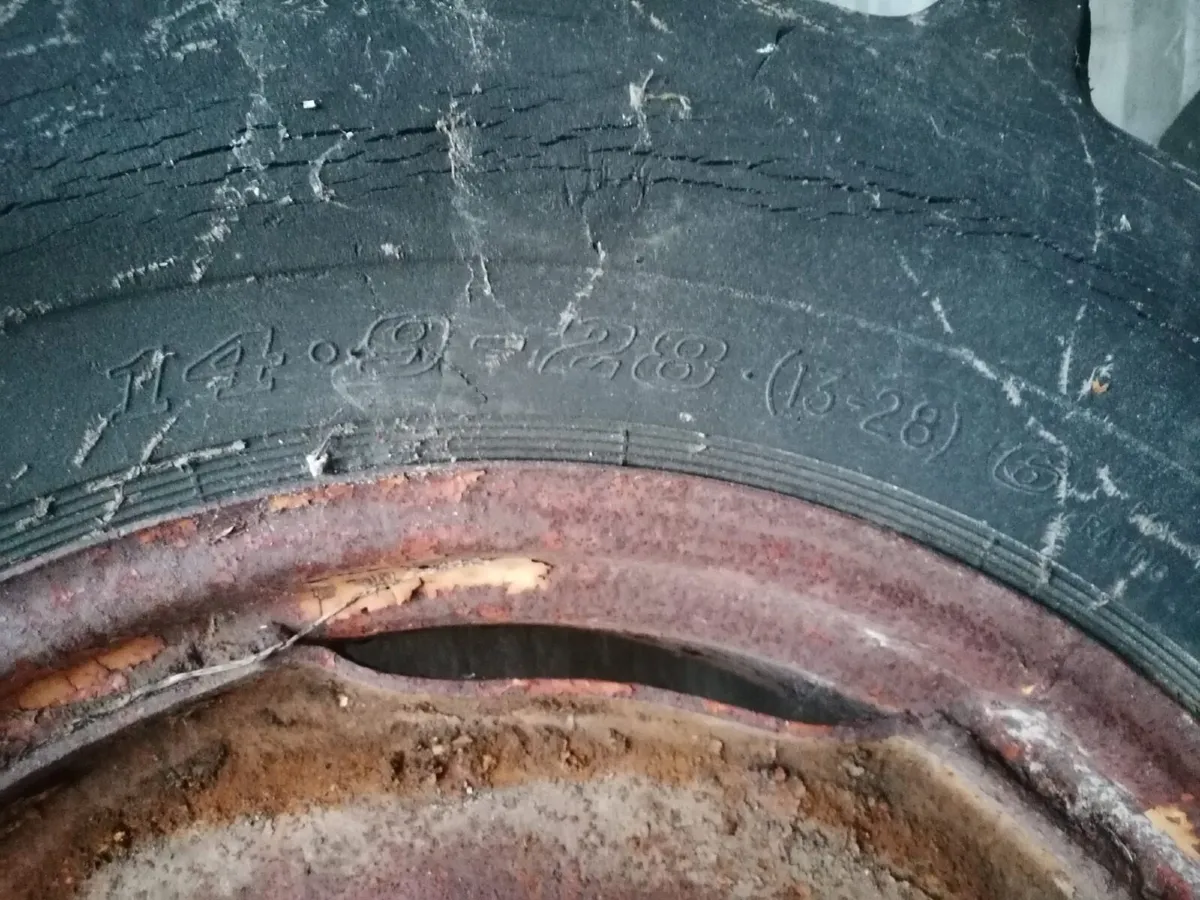 Tractor Rims / Old Tyres Free - Image 3